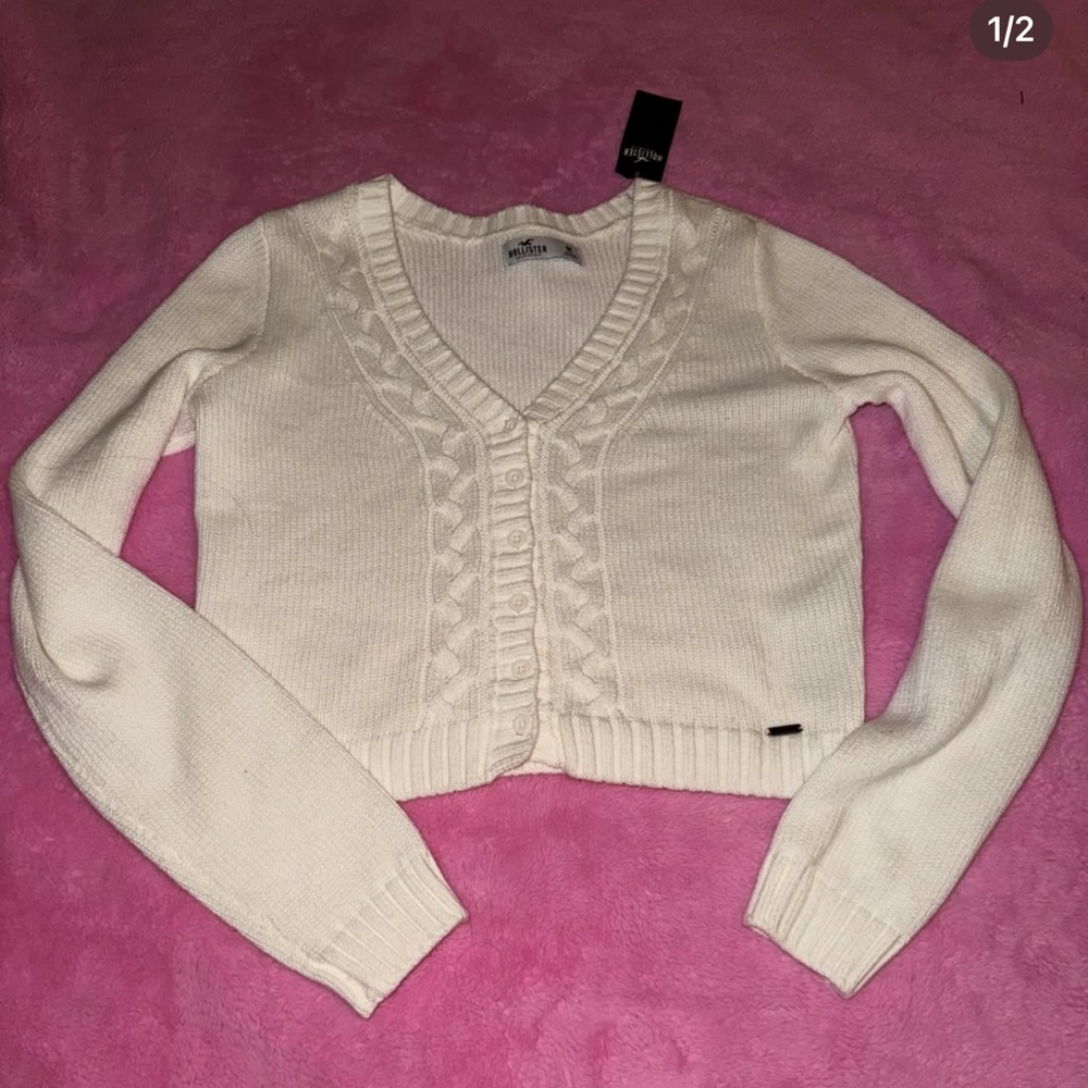 Hollister V-Neck Sweater in Cream